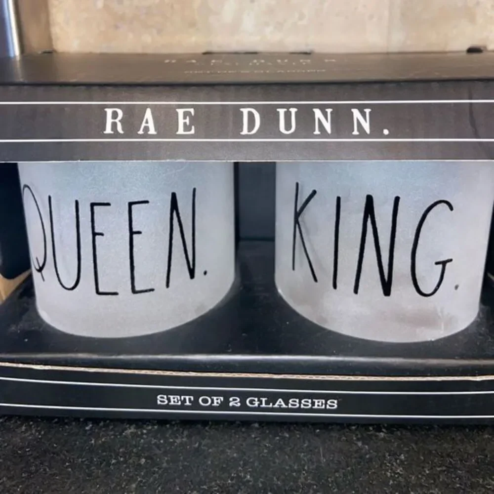 ❤️ Rae Dunn LG “ King and Queen” 👑 set frosted glasses Great gift
